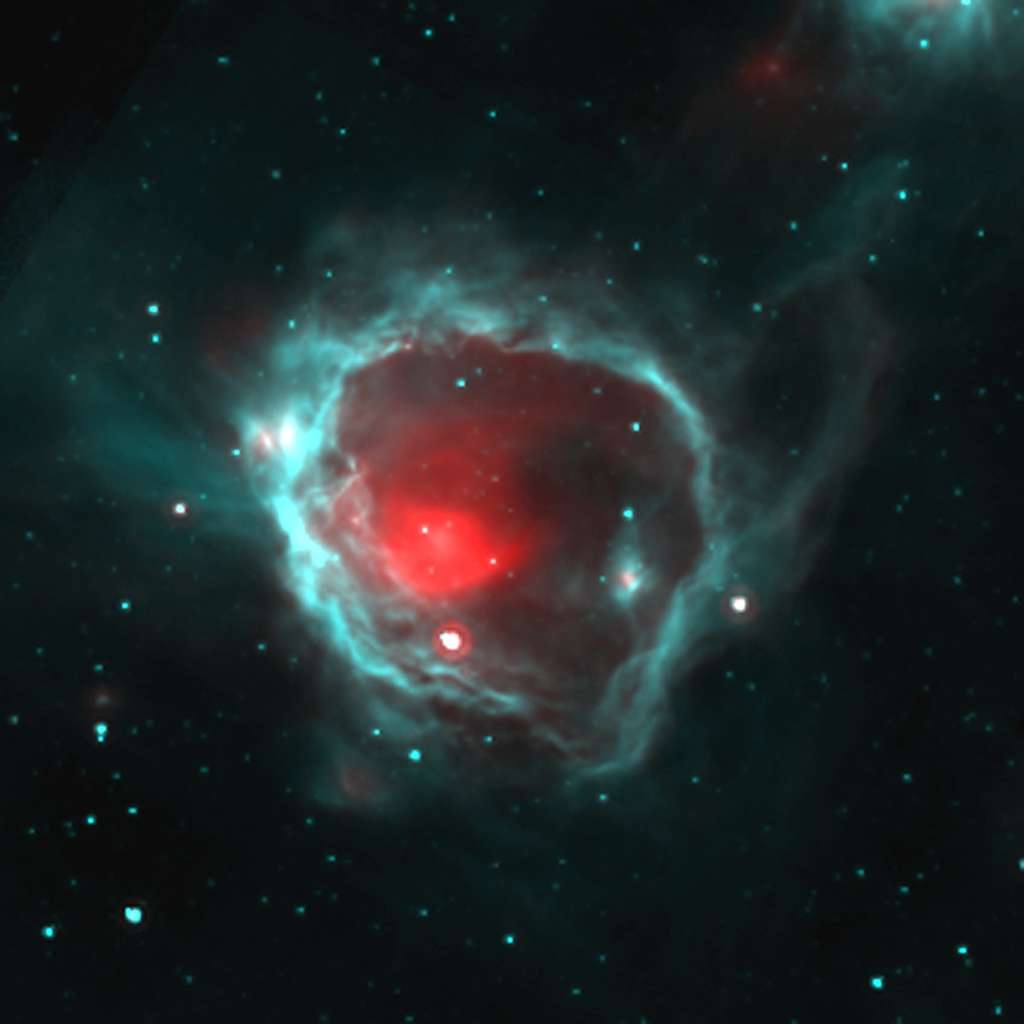 On voit sur cette image en infrarouge du gaz froid (en bleu) accumulé autour d'une étoile massive (masquée au centre de l'image) âgée de quelques millions d'années. Il s'agit de la « bulle carrée » G15.68-0.28. Des étoiles de masse solaire vont se former dans la coquille de gaz froid d'environ 1.000 masses solaires et située à 10 parsecs (300.000 milliards de km) de l'étoile centrale. C'est dans une telle coquille que serait né notre Soleil il y a 4,5 milliards d'années, en même temps que quelques centaines d'autres étoiles. © CNRS-Image tirée de Deharveng <em>et al.</em> (2010) <em>Astronomy &amp; Astrophysics,</em> 523, A6.