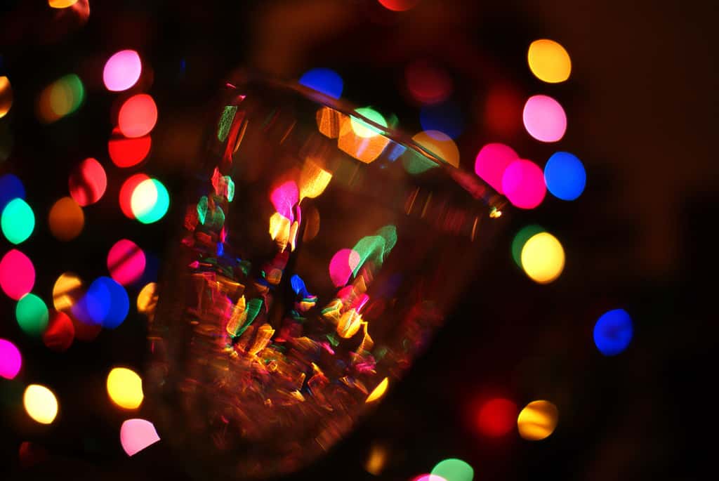 L'alcool est une boisson festive qui n'est pas toujours consommée avec modération. Mais des scientifiques ont peut-être une solution à apporter pour limiter ou au moins retarder l'ivresse : utiliser des verres droits. © The suss Man, flickr, cc by nc nd 2.0