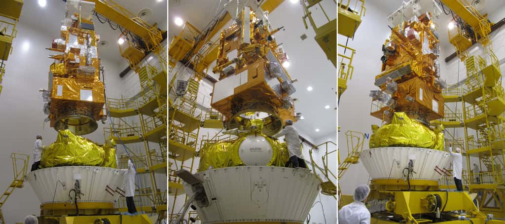 Installation du satellite Metop-B sur l'étage supérieur Fregat dans les locaux de Starsem, aux standards internationaux. © Astrium