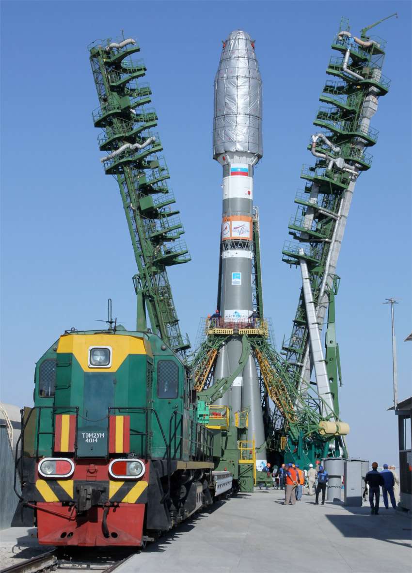 Quelques jours avant le lancement de Metop-B, le lanceur Soyouz de Starsem est transféré sur son pas de tir du cosmodrome de Baïkonour. © Starsem