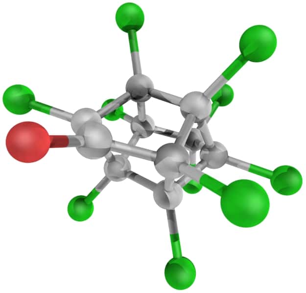 Le chlordécone, dont on voit ici la représentation de la molécule, est utilisé comme insecticide depuis 1976. Aux Antilles, il a été interdit en 1993 mais des problèmes de santé ont été ressentis bien après. © Yassine Mrabet, Wikipédia, DP