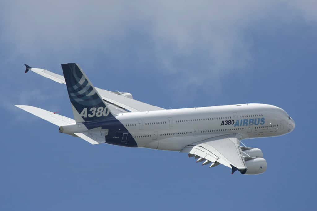 En 2008, Airbus a fait voler l'un de ses A380 avec un moteur consommant du GTL, un carburant synthétique réalisé à partir de gaz naturel, donc produit sans utiliser de pétrole. © Karl Hab, Flickr, CC by-nc-nd 2.0