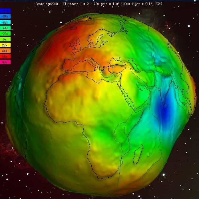 Sur cette image de la Terre, où le relief a bien sûr été fortement exagéré, on peut voir les creux (de -11 m à 0 m, couleurs froides) et bosses (de 22 m à 88 m, en couleurs chaudes) du géoïde par rapport à un ellipsoïde de référence. On observe une bosse sur l'Atlantique nord et un creux important au sud de l'Inde. © Wolfgang Köhler, ICGEM