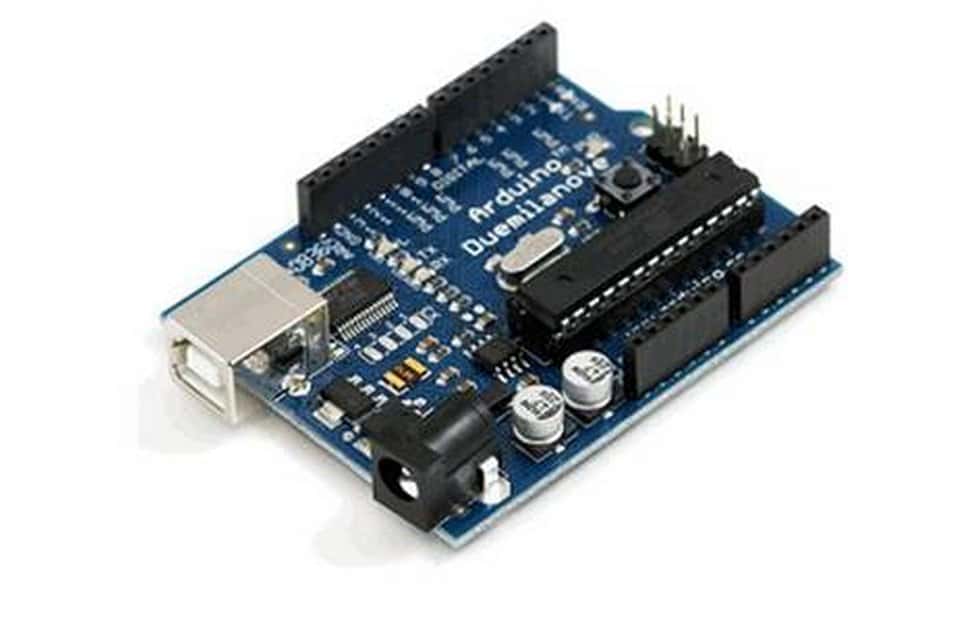 L'Arduino est la vedette des aficionados de l'open hardware. Avec ce circuit imprimé à microcontrôleur programmable, il est possible de concevoir toutes sortes d'appareils, du robot au synthétiseur sonore. © Arduino