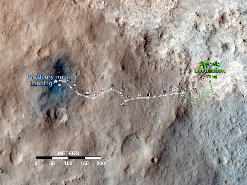 Le chemin parcouru par Curiosity pour rejoindre Glenelg, un carrefour naturel entre trois types de terrains géologiques. © Nasa/JPL-Caltech/<em>Univ. of Arizona</em>
