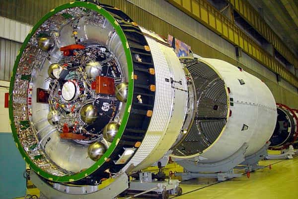 L'étage supérieur Breeze-M incriminé dans l'échec du dernier lancement d'un Proton. En 2007 et 2010, deux étages Breeze avaient explosé dans l’espace, comme ce 16 octobre 2012. © Khrunichev