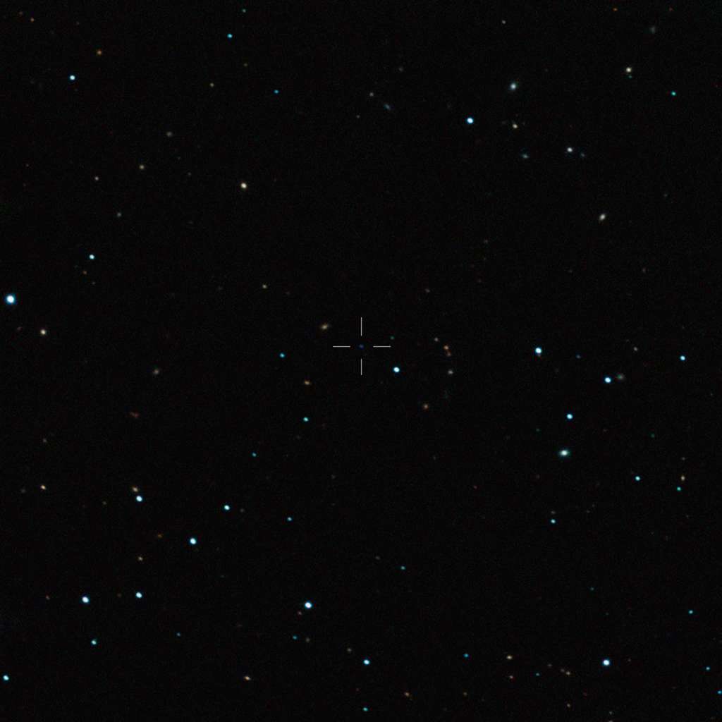 Cette image, réalisée par l'instrument Sofi sur le télescope NTT de l'ESO à l'Observatoire de La Silla, montre la planète errante CFBDSIR J214947.2-040308.9 dans l'infrarouge. Cet objet, qui apparaît comme un faible point bleu au centre de l'image et qui est marqué par une croix, est l'objet de ce type le plus proche du Système solaire. © ESO/P. Delorme