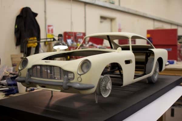 Pour les besoins du dernier James Bond, <em>Skyfall</em>, la maquette de l’Aston Martin DB5 a été réalisée à partir de 18 pièces fabriquées en Plexiglas grâce à une imprimante 3D. La cote d'un modèle réel avoisine 400.000 euros. © Propshop Modelmakers Ltd