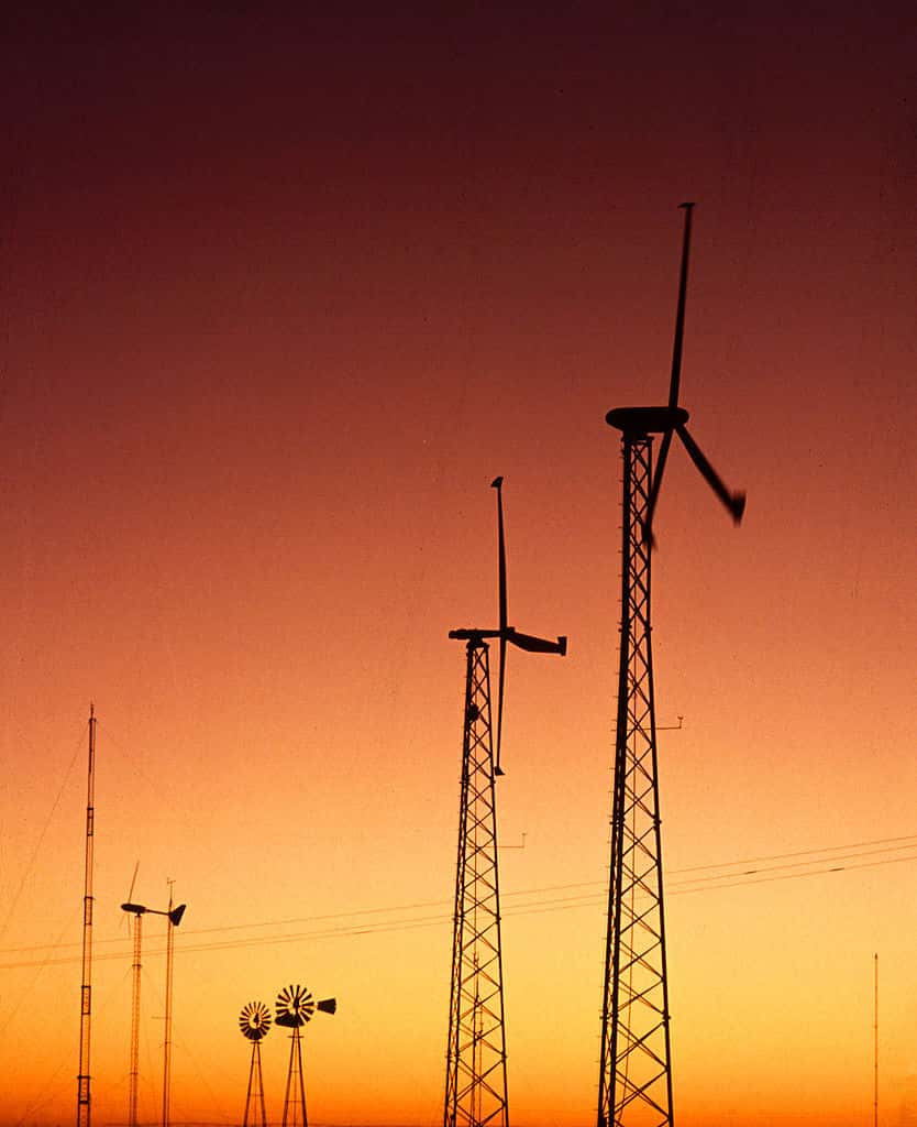 Deux éoliennes du Texas qui servent à alimenter les pompes à eau électriques. © United State Department of Agriculture, DP