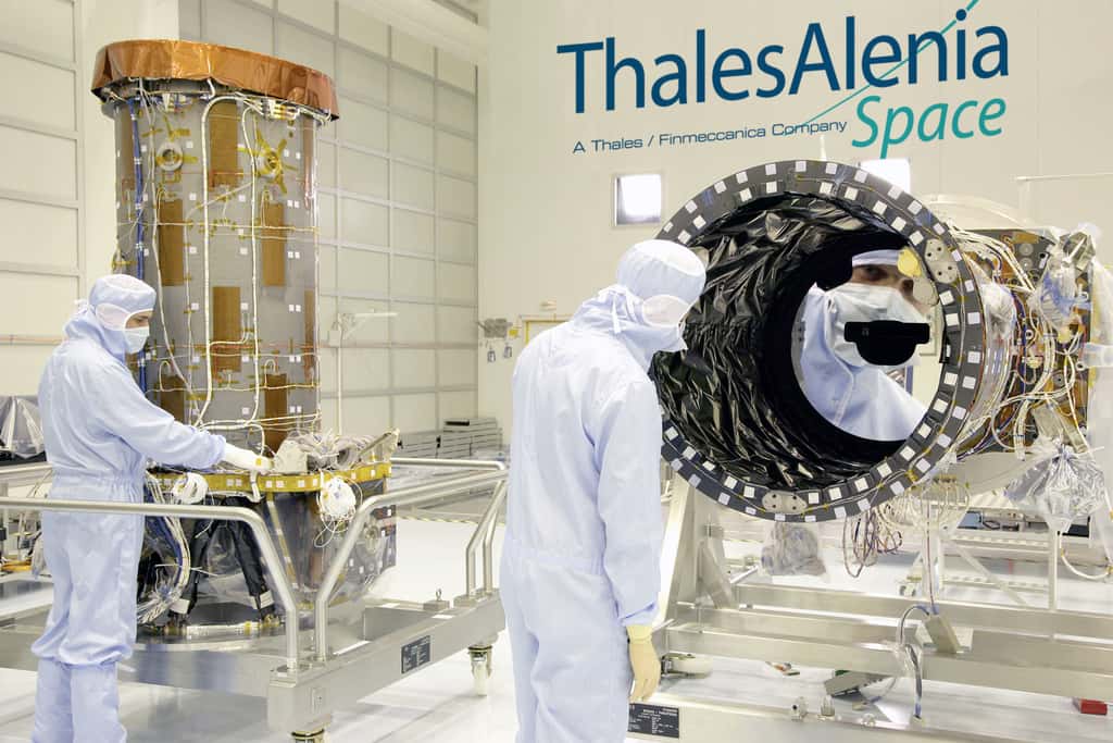 À l'image, l'instrument optique de très haute résolution de Pléiades. Il s'agit d'un télescope de type Korsch de 65 cm de diamètre signé Thales Alenia Space. © Thales Alenia Space