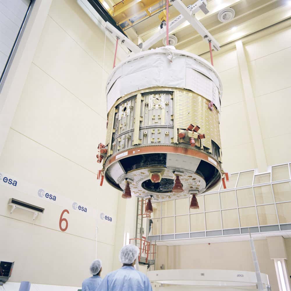 Le module de service SSA (<em>Spacecraft Sub-Assembly</em>) de l'ATV, dont s'inspira l'ESA pour développer celui de l'Orion-MPCV. Ce module abrite notamment le système de propulsion composé de 4 moteurs principaux et de 28 moteurs de manœuvre (dont 8 sont installés sur le module de charge utile ICC qui, lui, est pressurisé). © ESA, S. Corvaja