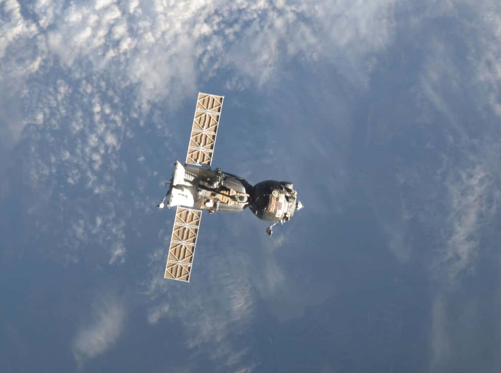 L'actuelle capsule Soyouz, seul engin aujourd'hui capable d'envoyer des hommes à bord de l'ISS et de les redescendre sur Terre. Pour la période 2014-2016, la Nasa a signé un contrat de 753 millions de dollars portant sur la formation, l’entraînement et le transport de 12 astronautes à destination de l’ISS. © Nasa