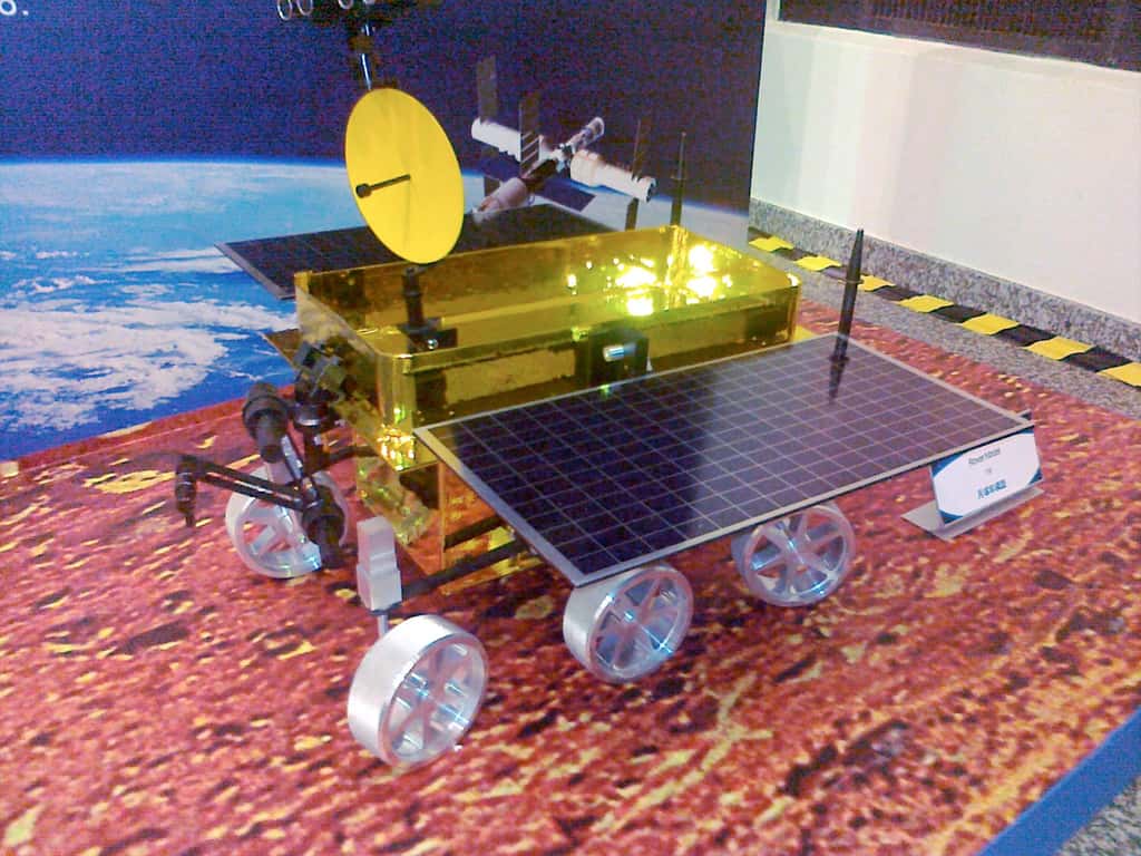 Maquette du rover Zhonghua de la mission Chang'e 3, présentée à Vienne, en Autriche, lors d'une exposition organisée par le Comité des Nations unies pour l'utilisation pacifique de l'espace extra-atmosphérique. © Mark Wade