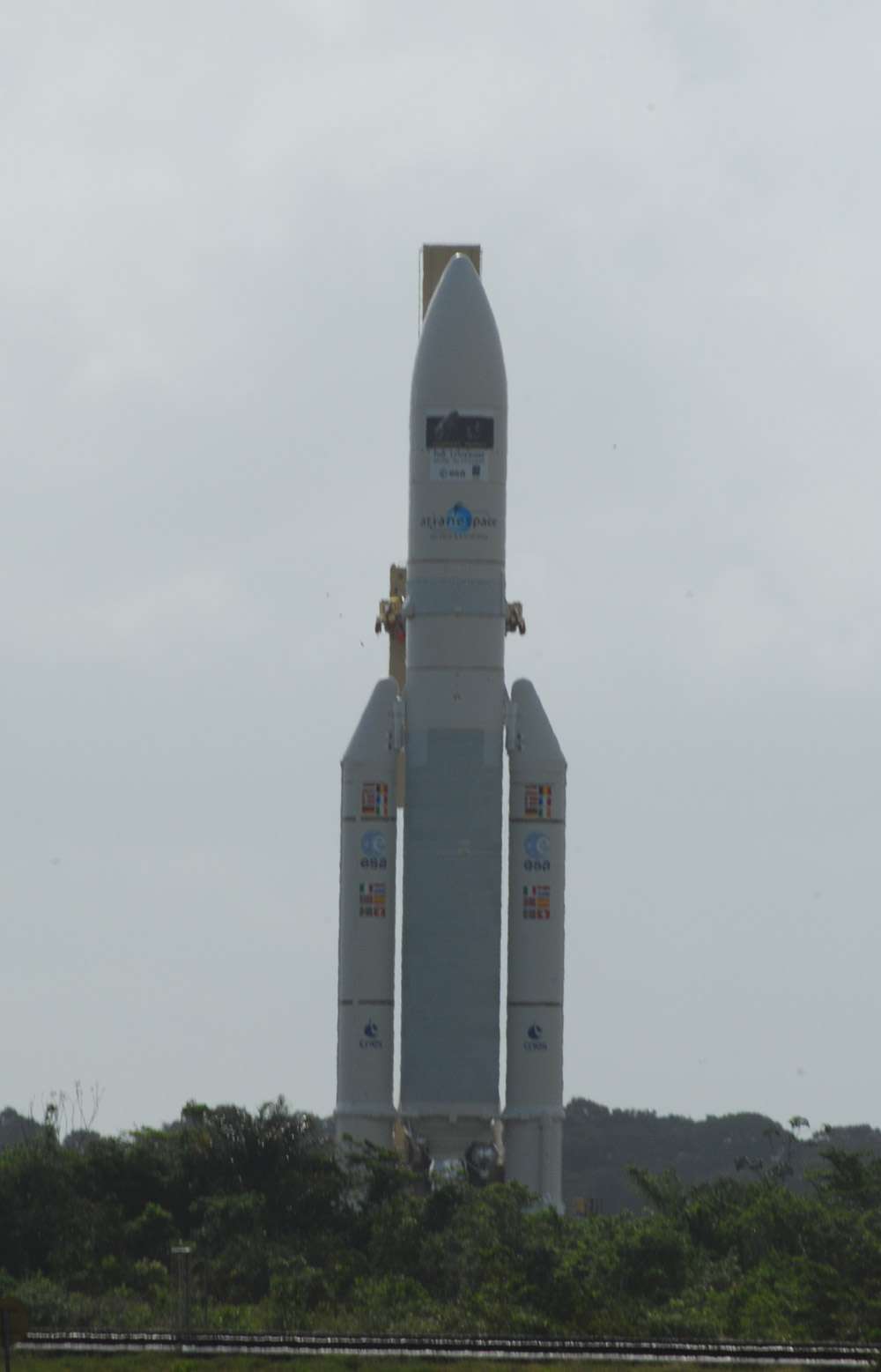 Avec Ariane 6, l’Esa souhaite baisser de façon significative le coût des lancements. Malgré sa capacité à lancer deux satellites, le système Ariane 5 (à l’image) reste cher. © Rémy Decourt