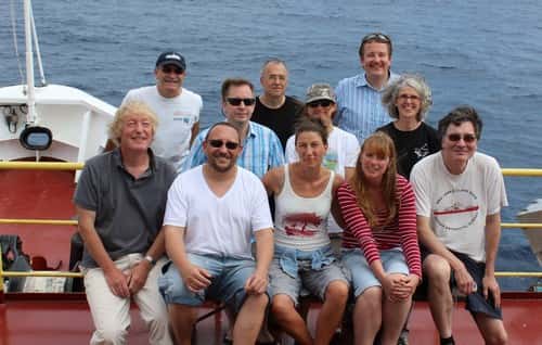 Les chercheurs européens de l'équipe scientifique prennent la pose sur le pont du <em>JOIDES Resolution</em>. Quatre chercheurs français participent à l'aventure. © IODP
