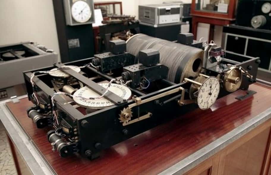 La première horloge parlante au monde, mise en service en 1933 à l’observatoire de Paris. © Bibliothèque de l’observatoire de Paris