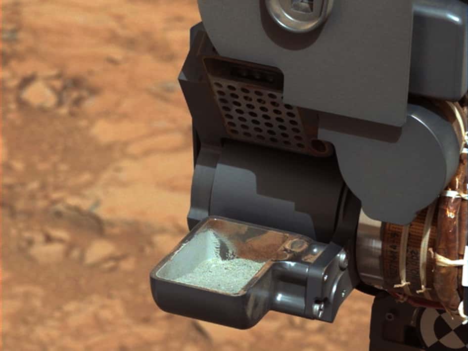 La photographie qui a fait plaisir aux membres de la mission MSL : envoyée le 20 février 2013, elle montre la poudre récoltée après le forage d'un trou dans une roche martienne par le rover Curiosity. © Nasa, JPL-Caltech, MSSS