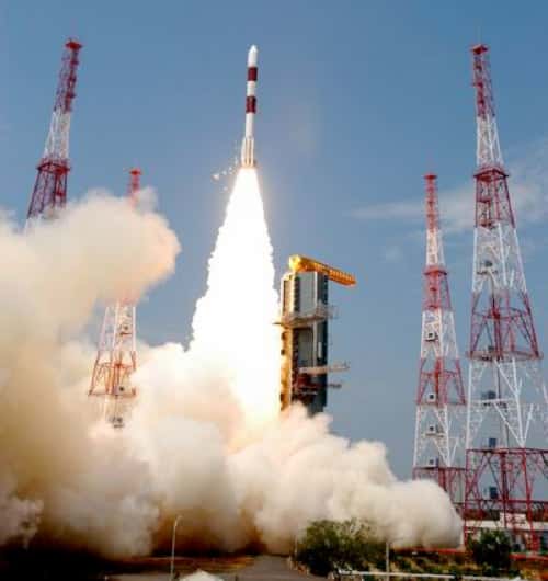 Ce premier lancement de l'année d'un PSLV indien sera la 23<sup>e</sup> mission de ce lanceur. À l'image, le lancement du satellite Megha-Tropiques en octobre 2011 par un PSLV (C-18). © Isro