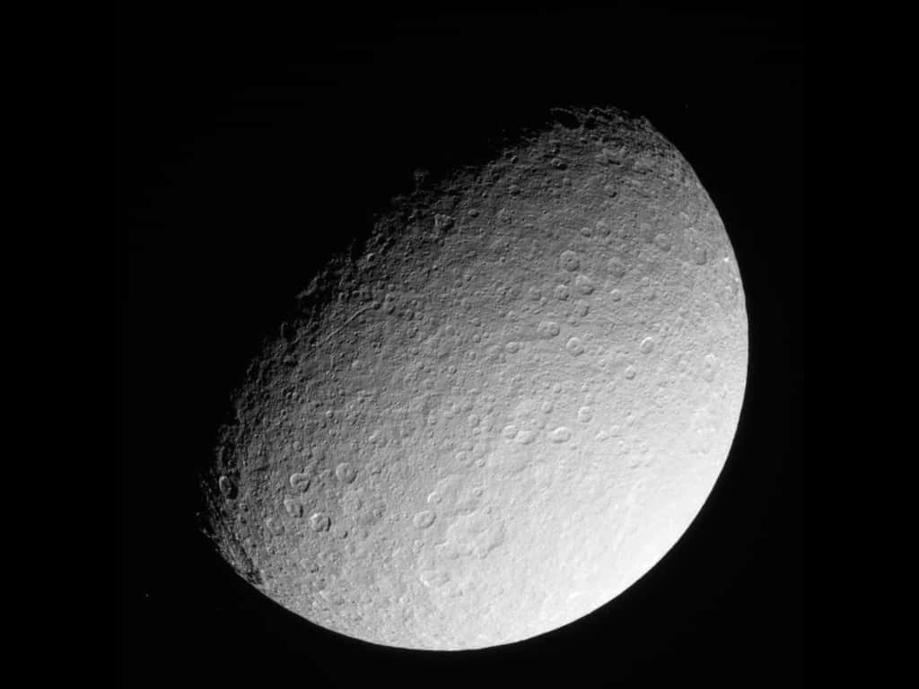 Cette image a été prise le 10 mars 2013 par la sonde Cassini. Elle était alors à environ 280.317 km de Rhéa. © Nasa, JPL-Caltech, <em>Space Science Institute</em>