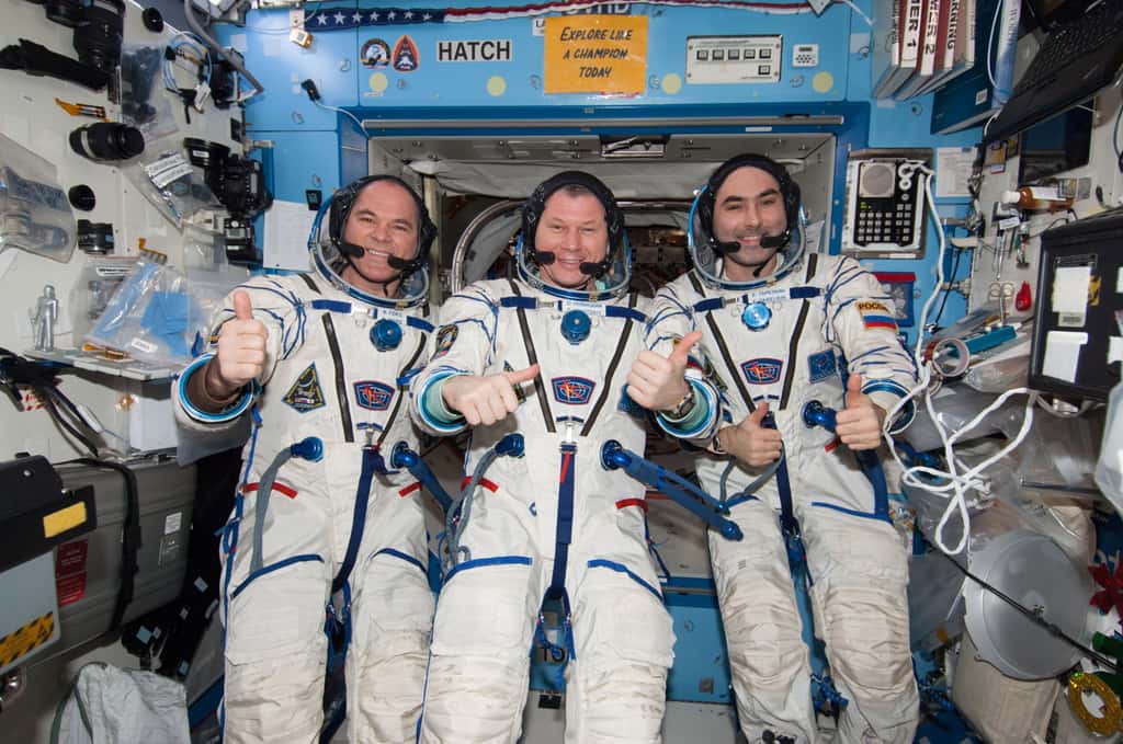 Les trois membres d'Expedition 34 avant leur retour sur Terre. De gauche à droite, Kevin Ford (Nasa), Oleg Novitskiy et Evgeny Tarelkin (Roscosmos). © Nasa