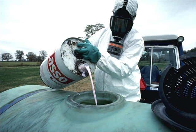Les pesticides rassemblent les herbicides, les insecticides, les fongicides et les parasiticides. Leur usage pose de nombreuses questions sanitaires. © USDA, Wikimedia Commons, DP