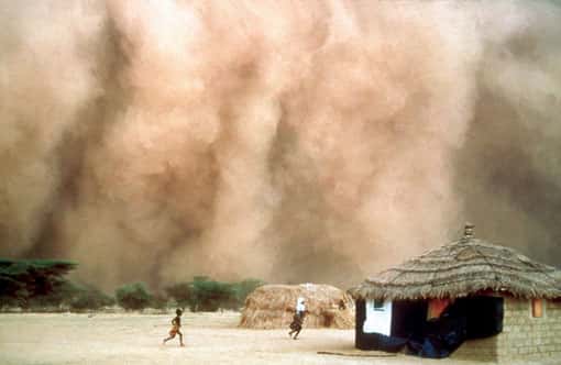 Front de poussières atmosphériques à Matam au Sénégal, précédant une ligne de grains. © B. Mougenot, IRD