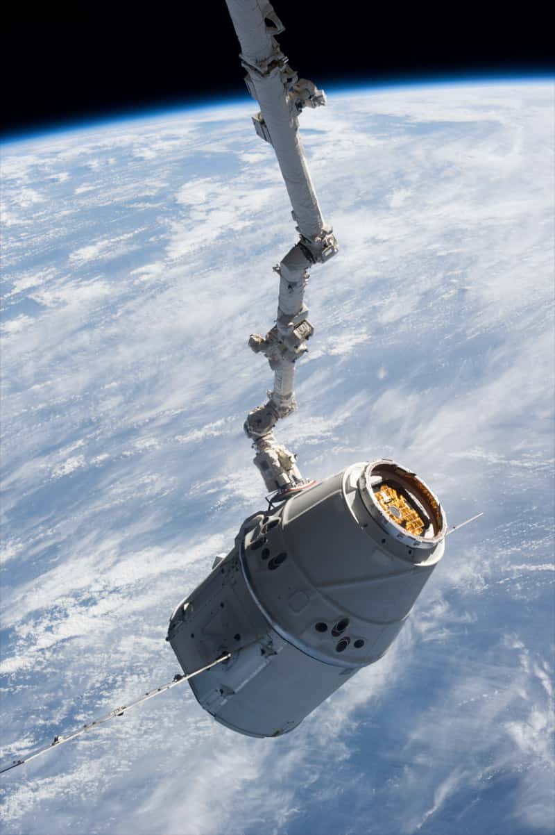 La capsule Dragon de SpaceX. Pour sa deuxième mission commerciale, près de 600 kg de fret ont été envoyés à bord de l’ISS, et plus d’une tonne de matériel devrait être redescendue sur Terre aujourd’hui. © Nasa