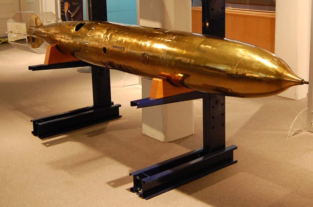 La seule torpille Howell connue sur Terre est exposée au <em>Naval Undersea Museum </em>de Keyport. Construite par la société Hotchkiss, elle pèse 263 kg et a un diamètre de 36 cm. © <em>Naval War College Museum</em>