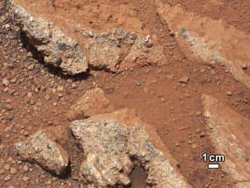 Le même rocher (baptisé Link) en image normale. © Nasa, JPL-Calech, MSSS