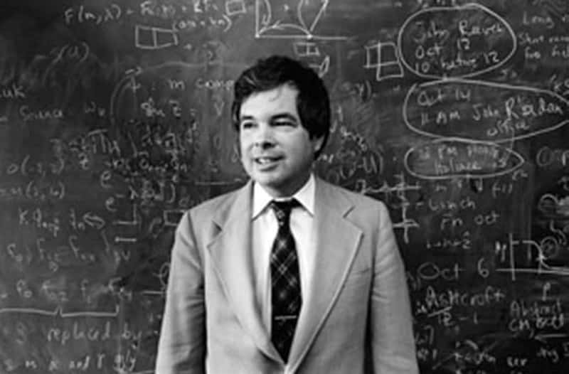 Kenneth G. Wilson est un grand nom de la physique théorique. Ses travaux ont bouleversé la théorie quantique des champs, la mécanique statistique et ont des implications aussi bien avec la théorie des supercordes que dans la théorie de la dynamique des polymères. © <em>Cornell University</em>
