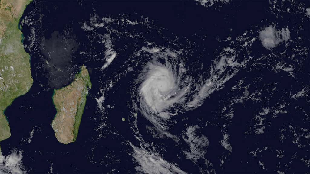 Suivi du cyclone Giovanna, quelques jours avant qu'il ne touche l'île de Madagascar en février 2012. © Eumetsat
