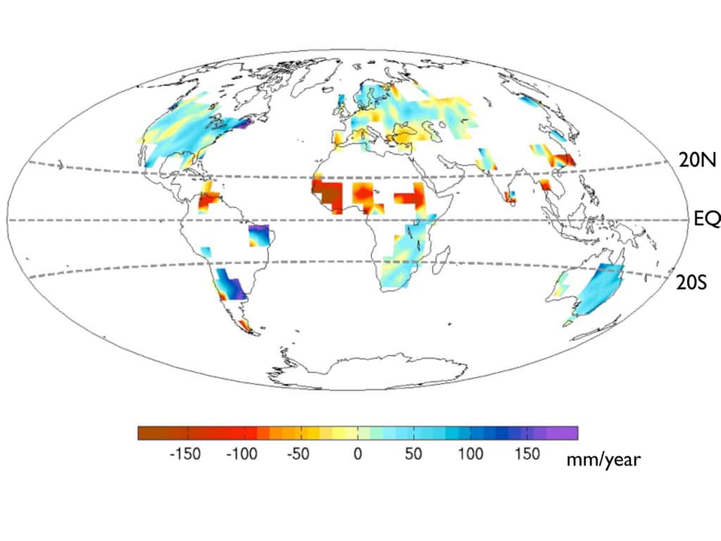 La moyenne des différences de précipitations dans le monde entre la période 1931-1950 et la période 1961-1980. Les taux varient entre -200 et +200 mm/an (<em>mm/year</em>). On observe que les zones où le déficit de pluies est maximal incluent le Sahel, tandis que le sud du Brésil et le sud-est l'Afrique sont plus humides. © Yen-Ting Hwang, université de Washington