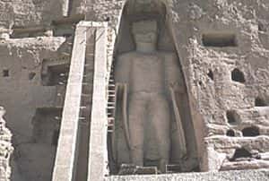 <br />Statue de Bouddha à l'intérieur d'une niche - Le projet de sauvegarde du site de Bamiyan a permis des consolidations d'urgence mais il a aussi abouti à des découvertes, attendues depuis longtemps, sur l'âge des biens du site.<br />&copy; Unesco
