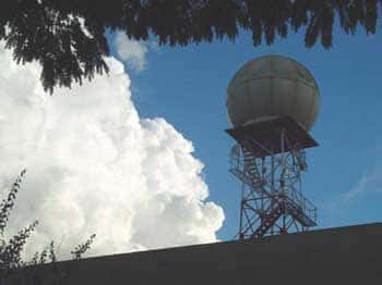 <br />Un des deux radars météorologiques mis en oeuvre pour TROCCINOX. Centre de recherche IPMet de Bauru (Brésil).&copy; IPMet.