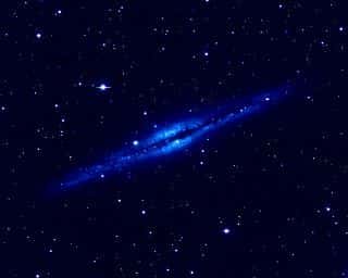Premier cliché du LBT, obtenu le 12 Octobre 2005<br />Galaxie NGC891, située dans la constellation d'Andromède<br />Crédit : Large Binocular Telescope Corporation