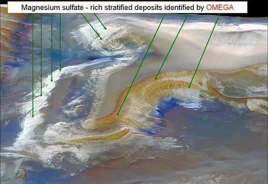OMEGA a detecté dans la vallée Marineris de nombreux dépôts de sulfates <br />(Crédits : HRSC & OMEGA)