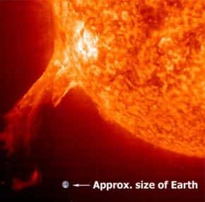 Une éruption solaire vue par SOHO avec l'instrument EIT à 304 angströms<br />crédits : ESA/NASA
