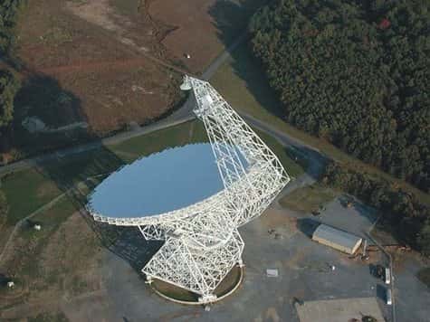 Le Robert C. Byrd Green Bank Telescope, en Virginie<br /> Il faisait partie des 27 télescopes en réseau utilisés pour recevoir les signaux radios de Huygens <br />(Crédits : NRAO/AUI/NSF)