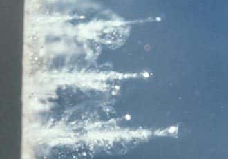Test de l'aérogel<br />Capture de poussières terriennes... en attendant celle de poussières interstellaires !<br />(Crédits : NASA/JPL)