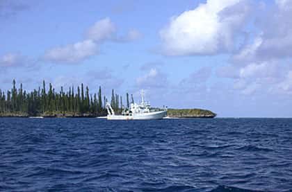 L'Alis au large de l'île des Pins, Nouvelle-Calédonie.  &copy; IRD/L. Mattio <br />