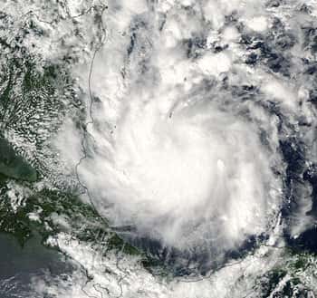 Cliché du cyclone beta pris par le satellite Aqua le 27/10/05<br /> (Crédits : Nasa)