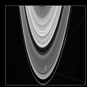 Localisation générale des petites lunes observées indirectement par Cassini <br />(Crédits : NASA/JPL/Space Science Institute)