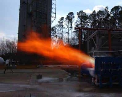 Gerbe de flammes pendant le test de mise à feu du moteur LOX/méthane liquide<br /> Il a fonctionné pendant 103 secondes <br />(Crédits : NASA/MSFC/T Leibold)