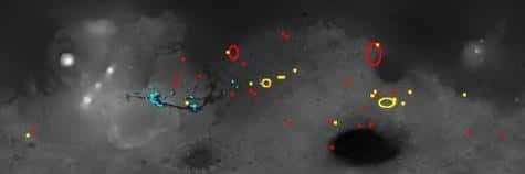 Cartographie de la distribution des matériaux hydratés à la surface de Mars, délivrée par le spectromètre OMEGA<br /> Les points rouges indiquent la présence de phyllosilicates<br /> Les points bleus indiquent la présence de sulfates<br /> Les points jaunes indiquent la présence d'autres minéraux hydratés <br />(Crédits : IAS/OMEGA/ESA)