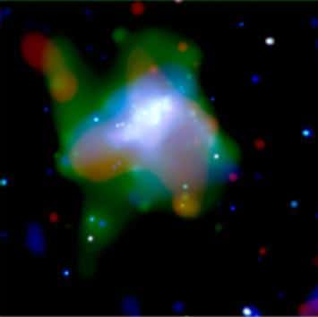 La galaxie naine NGC 1569, observée par Chandra <br />Par leur rayonnement intense, les galaxies naines ont-elles favorisé la naissance de galaxies géantes ? <br />(Crédits : NASA)