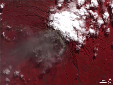 Image du mont Merapi prise le 6 juin 2006 par l'instrument ASTER embarqué à bord du satellite Terra <br />(Crédits : Jesse Allen, Earth Observatory)