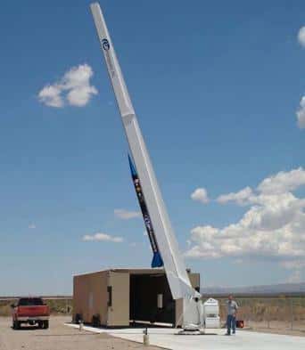 La première fusée d'UP Aerospace est sur son pas de tir temporaire, au Nouveau-Mexique <br />(Crédits : Up Aerospace/KRQE)