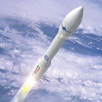 Vue d'artiste de la fusée Vega s'élevant dans l'atmosphère <br />(Crédits : ESA - J. Huart)