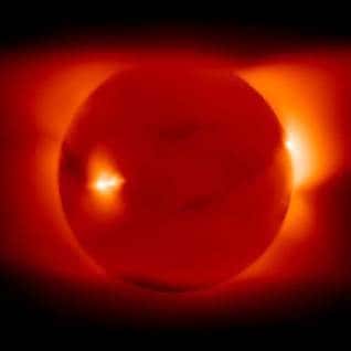 Le Soleil vu au rayon X, simulée par 3D MHD Model Prediction<br /> (Crédits : Z Mikic/Science Applications Intl)