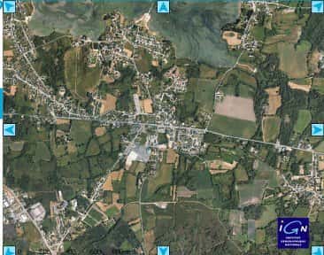La commune de Belz, dans le Morbihan, vue du ciel <br />(Crédits : Géoportail/IGN)